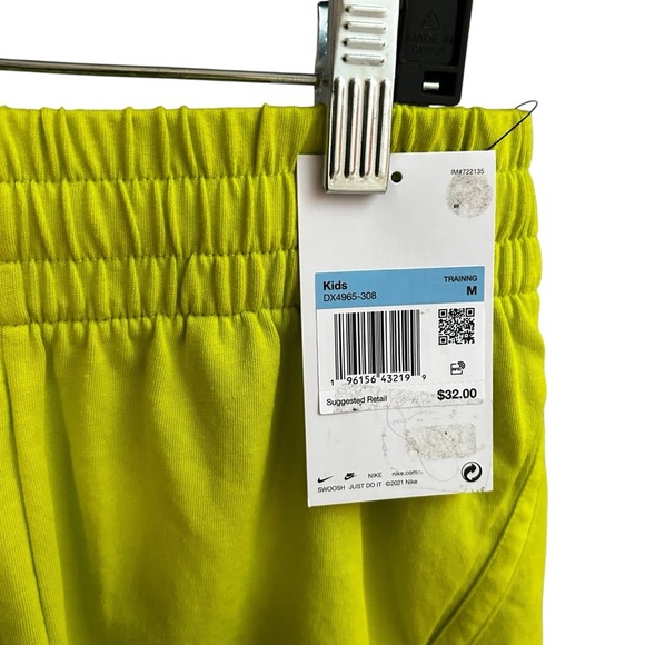 Nike Girls Training Shorts DX4965-308 Neon Green Size M NWT - Picture 4 of 7